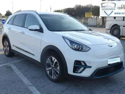 Usata Kia e-Niro Style 100 kW (136 CV) 2021 Bianco SUV