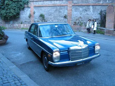 Usado Mercedes 200 101 CV (74 kW) 1972 Azul Berlina