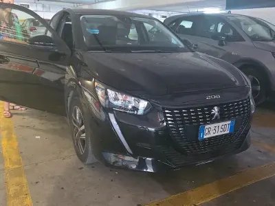 Usata Peugeot 208 75 CV (55 kW) 2023 Utilitaria