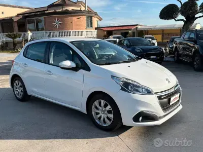 Usata Peugeot 208 Active 102 CV (75 kW) 2019 Bianco Utilitaria