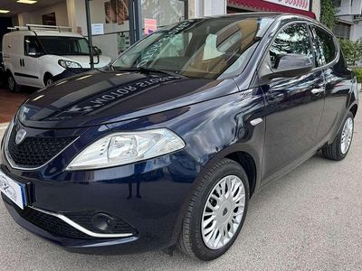 Usata Lancia Ypsilon Gold 69 CV (50 kW) 2017 Blu/azzurro Utilitaria