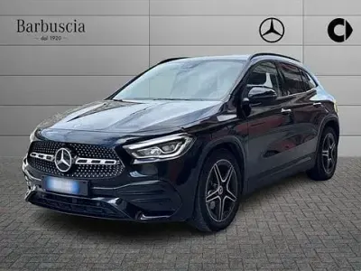 Käytetty Mercedes GLA200 Premium 150 HP (110 kW) 2022 Musta Katumaasturi