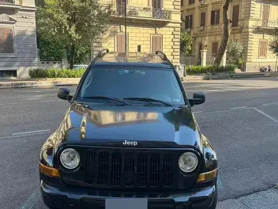 Usata Jeep Cherokee 163 CV (119 kW) 2005 Nero SUV