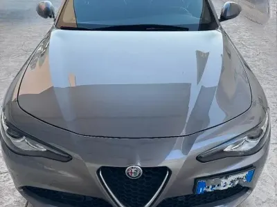 Usata Alfa Romeo Giulia 160 CV (117 kW) 2018 Grigio Berlina
