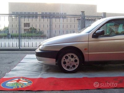 Usata Alfa Romeo 145 90 CV (66 kW) 1996 Grigio Utilitaria