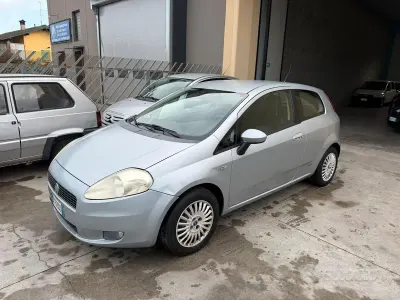 Usata Fiat Grande Punto Active 65 CV (47 kW) 2008 Grigio Utilitaria