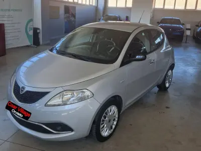 Usata Lancia Ypsilon Gold 69 CV (50 kW) 2016 Argento Utilitaria