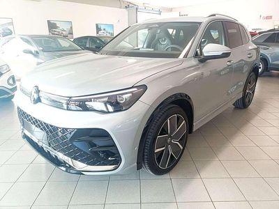 Nuova VW Tiguan R-line 151 CV (111 kW) 2025 Dolomite silver metallizzato SUV