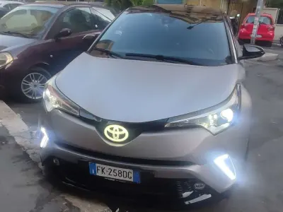 Usata Toyota C-HR Style 98 CV (72 kW) 2017 SUV