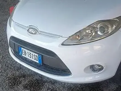 Usata Ford Fiesta S 90 CV (66 kW) 2010 Bianco Berlina