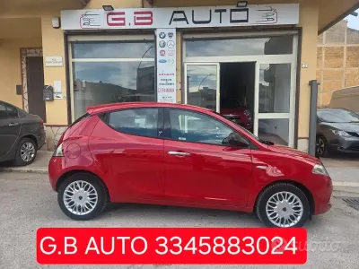 Usado Lancia Ypsilon 69 HP (50 kW) 2016 Vermelho Citadino