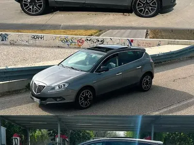 Usata Lancia Delta 120 CV (88 kW) 2008 Grigio Utilitaria