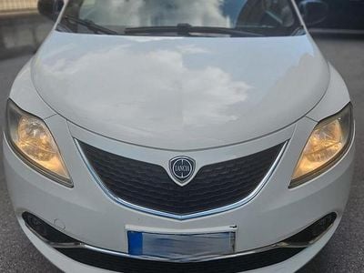 Usata Lancia Ypsilon 85 CV (62 kW) 2016 Bianco Utilitaria
