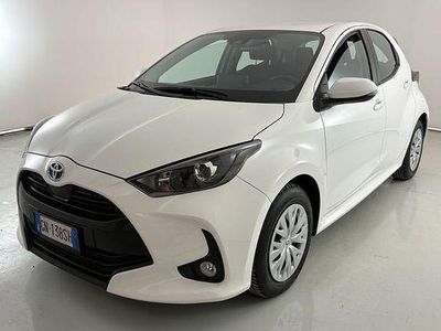 Usata Toyota Yaris Hybrid Active 92 CV (67 kW) 2023 Bianco Berlina