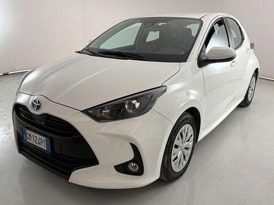 Usata Toyota Yaris Hybrid Active 92 CV (67 kW) 2023 Bianco Berlina