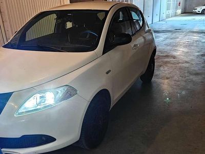 Usata Lancia Ypsilon 80 CV (58 kW) 2015 Bianco Utilitaria