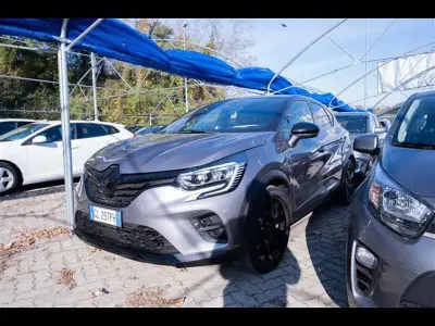 Usata Renault Captur Rive Gauche 145 CV (106 kW) 2022 Grigio chiaro SUV
