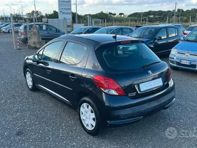 Usata Peugeot 207 73 CV (53 kW) 2010 Nero Berlina