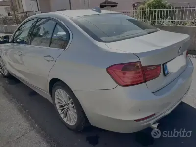 Usata BMW 318 Luxury Line 143 CV (105 kW) 2012 Grigio Berlina