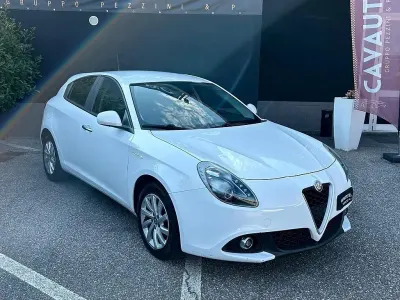 Usata Alfa Romeo Giulietta Super 120 CV (88 kW) 2016 Bianco Utilitaria