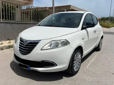 Usata Lancia Ypsilon 95 CV (69 kW) 2013 Bianco Utilitaria