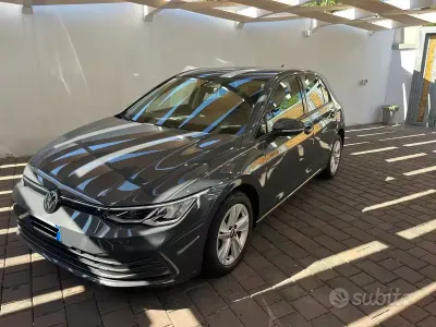 Usata VW Golf VIII Style 116 CV (85 kW) 2023 Grigio Berlina