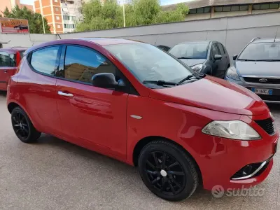 Usata Lancia Ypsilon Platinum 69 CV (50 kW) 2016 Rosso Utilitaria