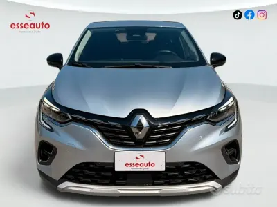 Usata Renault Captur 101 CV (74 kW) 2023 Grigio SUV