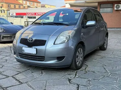 Usata Toyota Yaris Sol 69 CV (50 kW) 2006 Grigio Berlina
