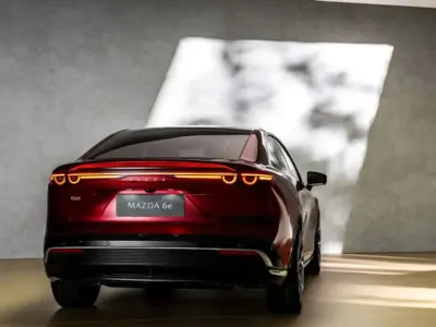 Nuova Mazda 6e Takumi-Line 180 kW (245 CV) 2025 Argento Berlina