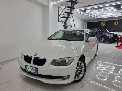 Usata BMW 320 150 CV (110 kW) 2011 Bianca Berlina