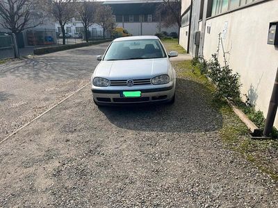 Begagnad VW Golf IV 100 HK (73 kW) 2000 Grå Halvkombi