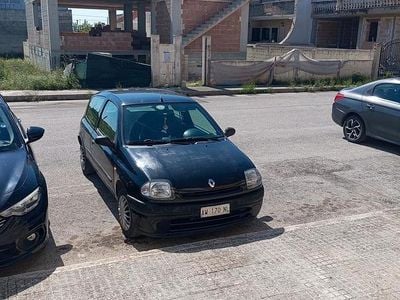 Usata Renault Clio II 58 CV (42 kW) 1998 Nero Berlina