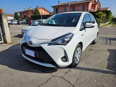 Usata Toyota Yaris Hybrid Active 73 CV (53 kW) 2017 Bianco Berlina