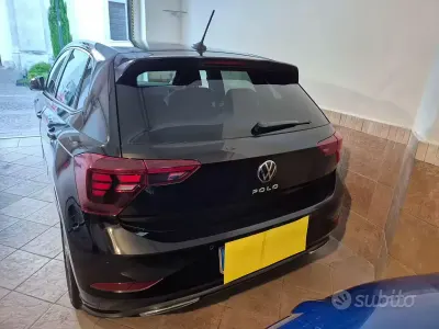 Usata VW Polo R-line 95 CV (69 kW) 2023 Nero Utilitaria