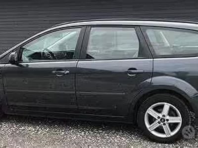Usata Ford Focus 90 CV (66 kW) 2007 Grigio Station wagon