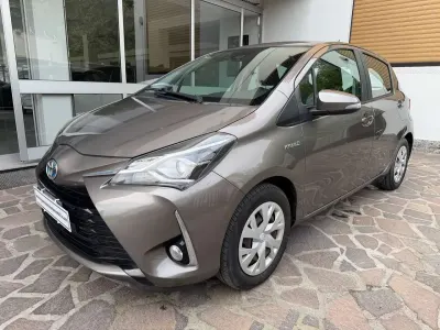 Usata Toyota Yaris Hybrid Business Edition 73 CV (53 kW) 2019 Grigio Berlina
