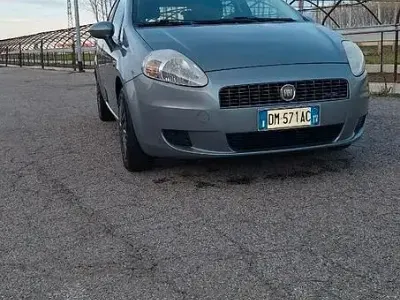 Usata Fiat Grande Punto 75 CV (55 kW) 2007 Grigio Utilitaria
