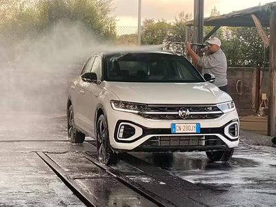 Usata VW T-Roc R-line 150 CV (110 kW) 2023 Bianco SUV