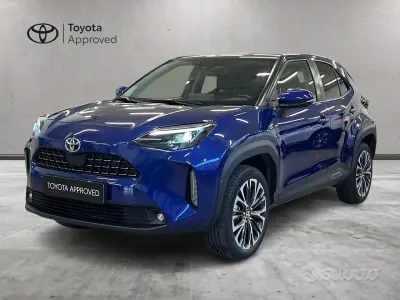 Käytetty Toyota Yaris Cross Lounge 92 HP (67 kW) 2022 Sininen Katumaasturi
