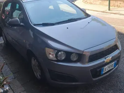 Usata Chevrolet Aveo 86 CV (63 kW) 2011 Marrone Berlina