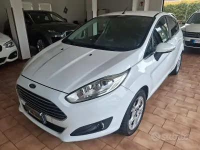 Usado Ford Fiesta Titanium 80 CV (58 kW) 2017 Blanco Utilitario