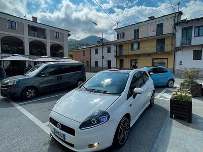 Usata Fiat Grande Punto Sport 90 CV (66 kW) 2010 Bianco Utilitaria