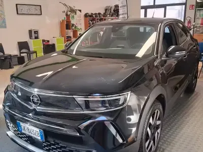 Usata Opel Mokka Elegance 101 CV (74 kW) 2022 Nero SUV