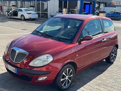 Usata Lancia Ypsilon 75 CV (55 kW) 2004 Rosso Utilitaria