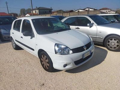Usata Renault Clio II 60 CV (44 kW) 2010 Bianco Berlina