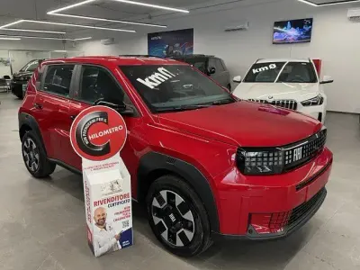 Nuova Fiat Grande Panda Icon 101 CV (74 kW) 2026 Rosso Utilitaria