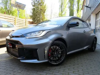 Usata Toyota Yaris 280 CV (205 kW) 2024 Argento Utilitaria