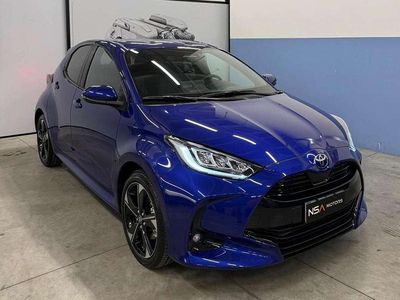 Nuova Toyota Yaris Hybrid Lounge 92 CV (67 kW) 2026 Juniper blue Berlina