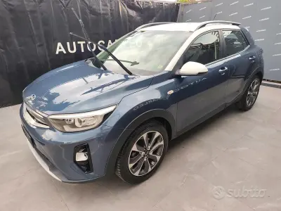 Usata Kia Stonic Style 101 CV (74 kW) 2017 Grigio SUV